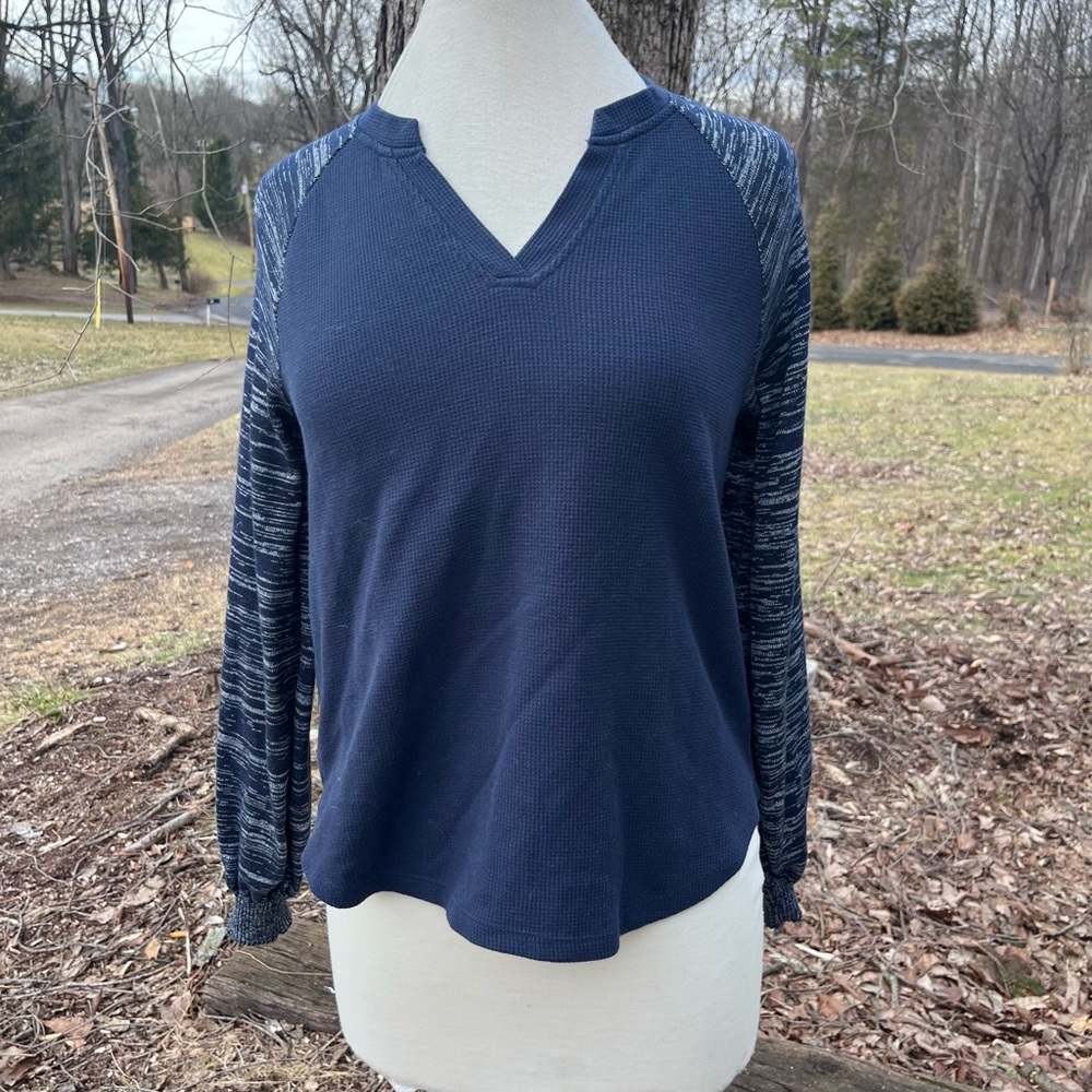 TIME AND TRU BLUE SPLIT VNECK RAGLAN TOP WOMENS SMALL